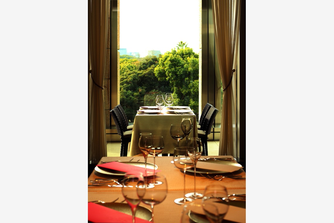 森安　照が撮影した「ホテル・レストラン（料理・ワイン・シャンパン・シェフ・ホールスタッフ・内観・イメージカット）」の写真