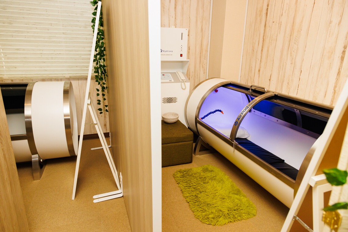 Yusuke Usuiが撮影した「水素カプセル MOPI 内観・人物撮影」の写真