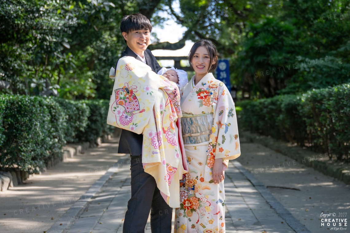 CREATIVE HOUSEが出張撮影した家族写真(キッズ,ベビーフォト)などが写った「お宮参り」の家族写真