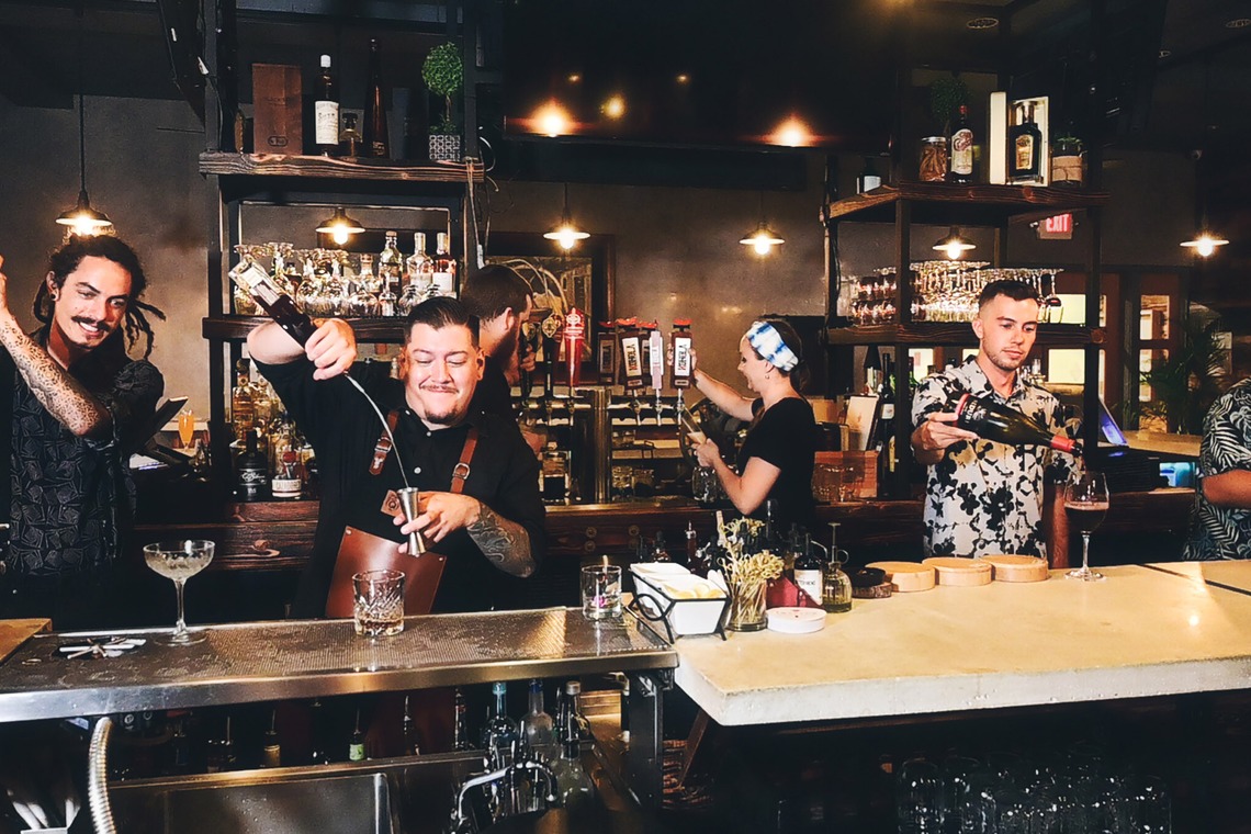 Willow Photoが撮影した写真のアルバム「taverna Maui フードフォト、スタッフと店舗撮影」