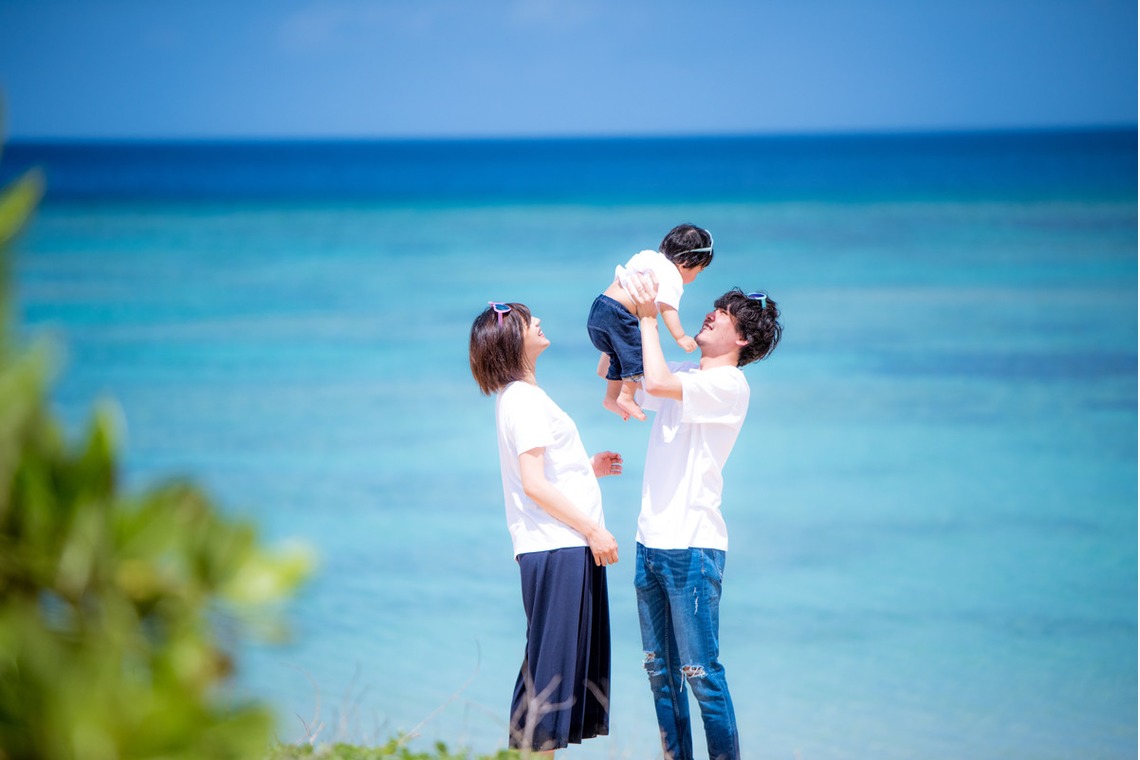 NanoStyleが出張撮影した家族写真(キッズ,ベビーフォト)などが写った「沖縄ファミリーフォト」の家族写真