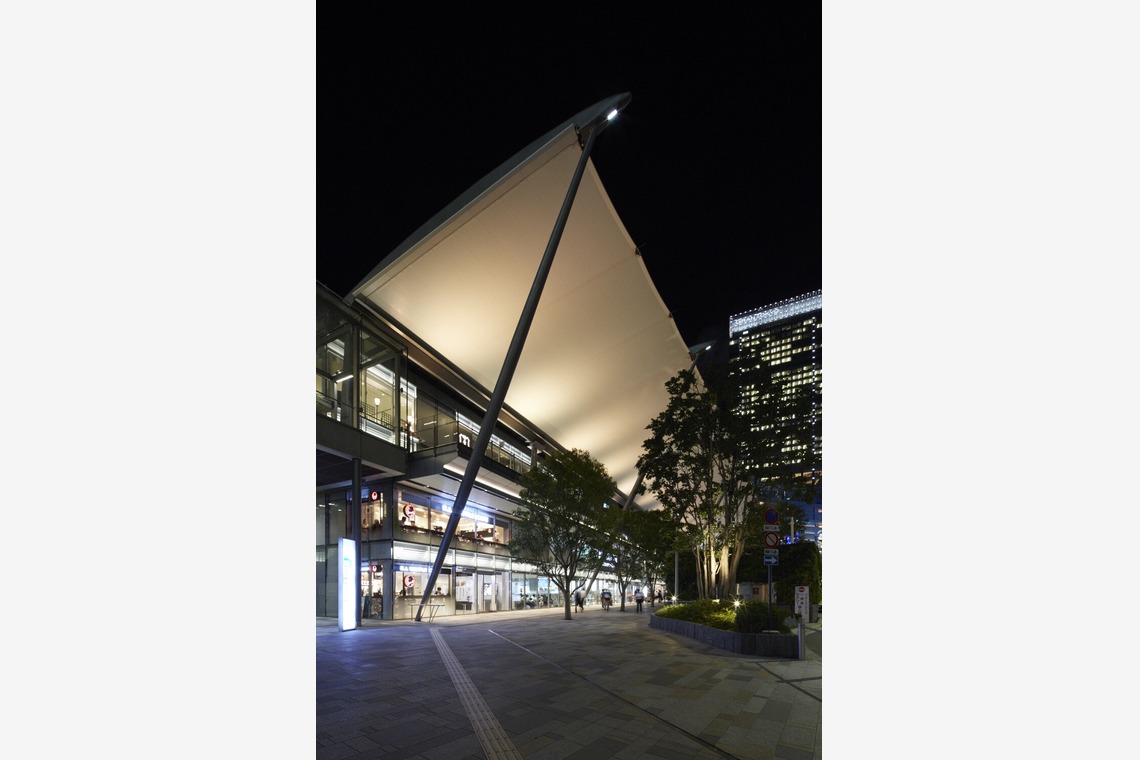 岩瀬泰治が撮影した写真のアルバム「オフィスビル外観」