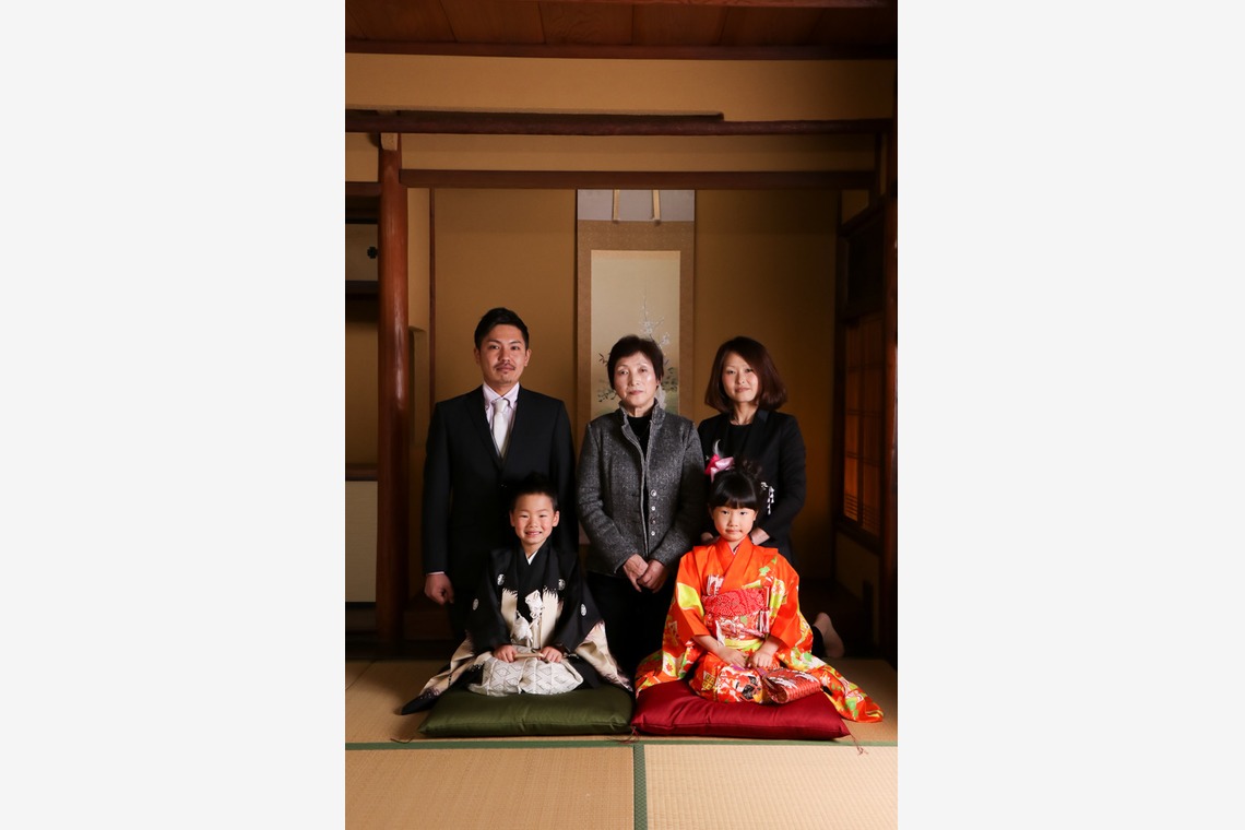 スマイルハンターが出張撮影した家族写真(キッズ,ベビーフォト)などが写った「七五三京町家フォト」の家族写真