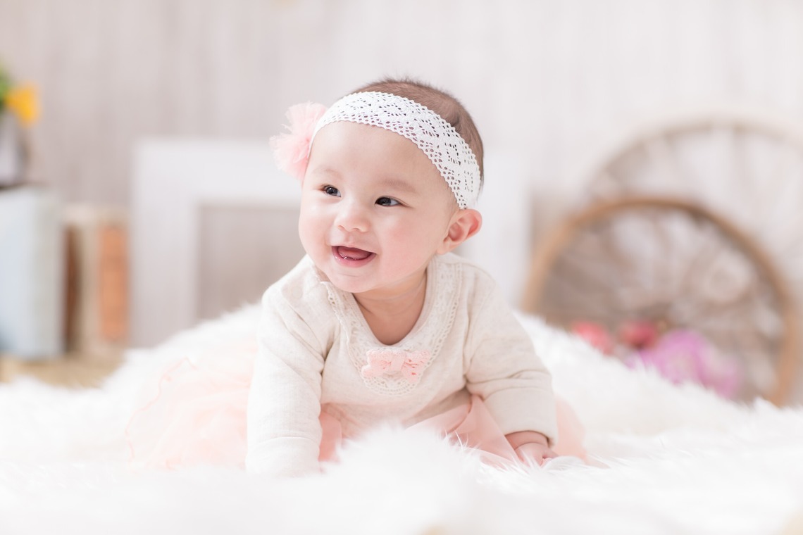 CREATIVE HOUSEが撮影した家族写真の出張撮影のアルバム「ハーフバースデー」