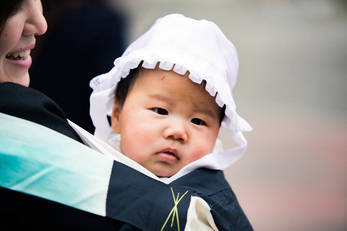 MTワークスが出張撮影した家族写真(キッズ,ベビーフォト)などが写った「お宮参り」の家族写真