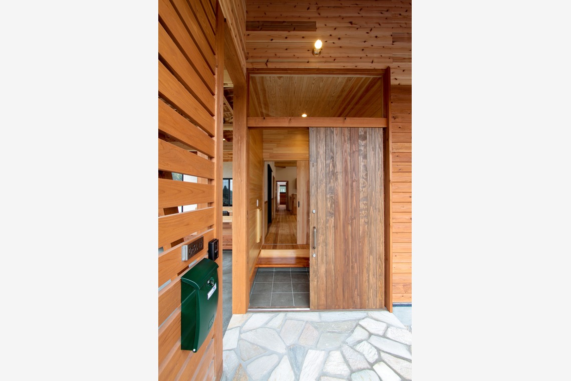 隈元智子が撮影した「家」の写真