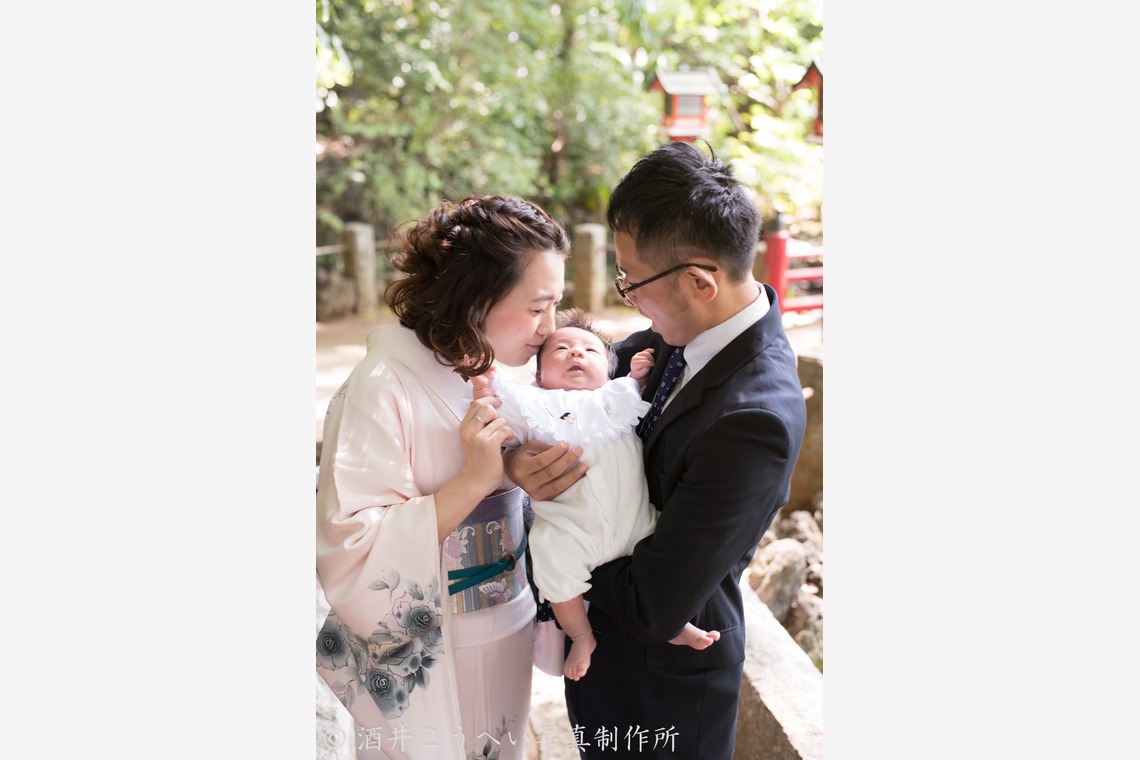 酒井こうへい写真製作所が出張撮影した家族写真(キッズ,ベビーフォト)などが写った「お宮参り・世田谷八幡宮」の家族写真