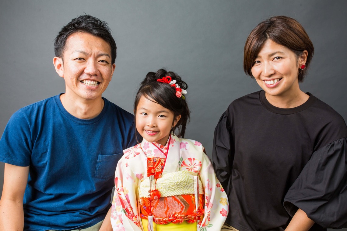 Nobuhiro Toyaが出張撮影した家族写真(キッズ,ベビーフォト)などが写った「七五三フォト@エミリィ代官山スタジオ」の家族写真