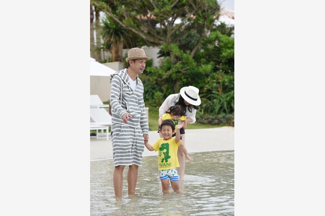 Avenir（山宮 敏明）が撮影した写真のアルバム「ホテルで家族写真」