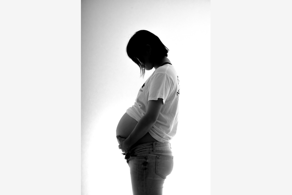 スタジオ　まるが撮影した「スタジオにてマタニティフォト」の写真