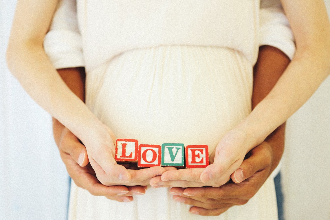 出張撮影HUG TIMEが撮影した写真のアルバム「自宅&スタジオHUGME&湘南海でマタニティフォト♪車で送迎します♪」