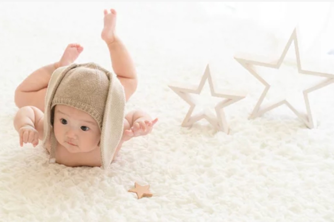 CREATIVE HOUSEが撮影した家族写真の出張撮影のアルバム「ハーフバースデー」