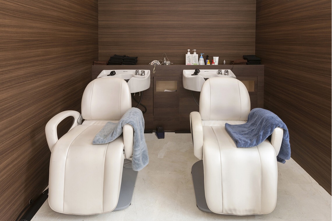 末安 善之が撮影した「ヘアーサロンの店舗およびスタッフ撮影」の写真