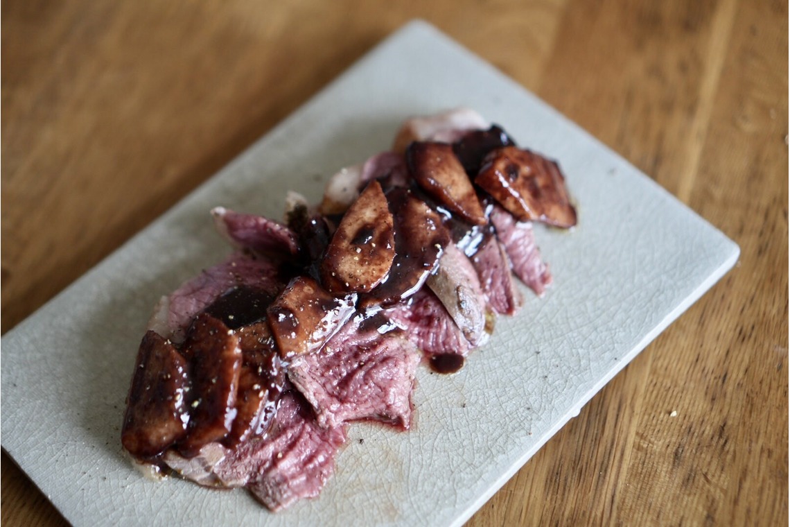 神部葵が撮影した「鹿猟師宣材写真、鹿肉料理撮影」の写真