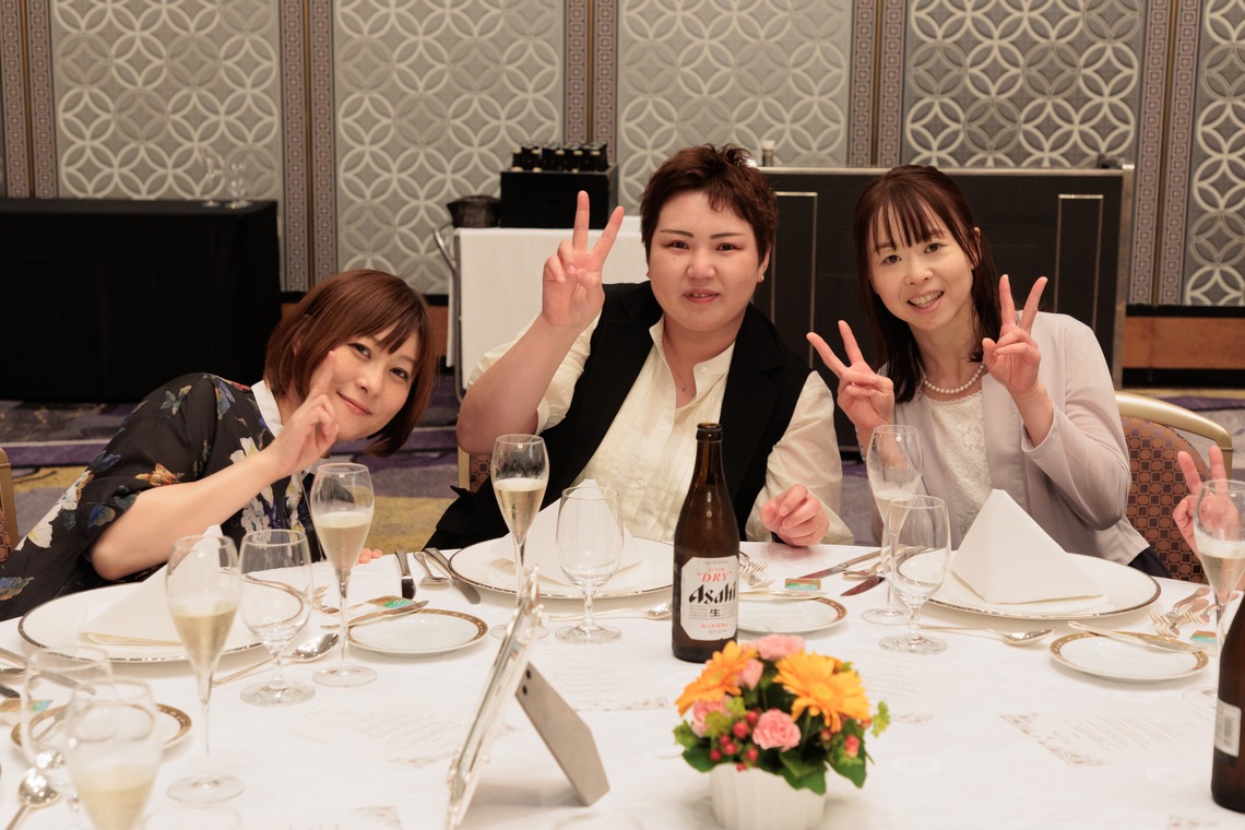 イトウ　ノブミチが撮影した「周年パーティと100人集合写真」の写真