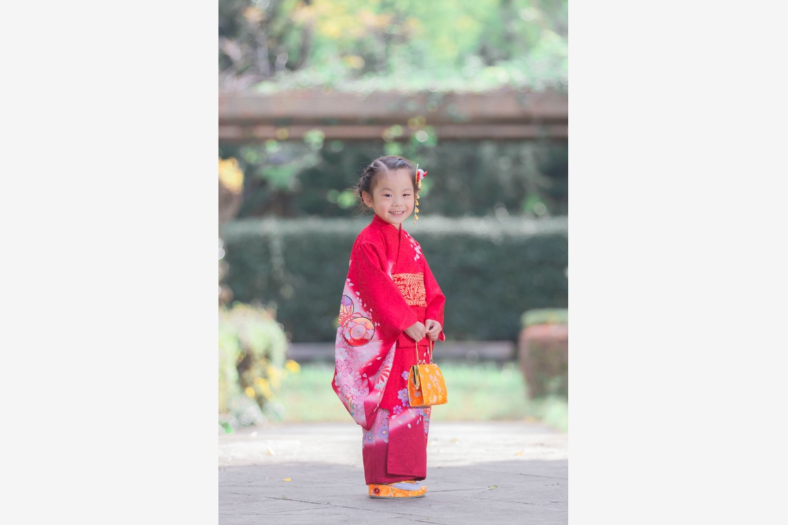 尾崎光が撮影した写真のアルバム「七五三フォト/3P」