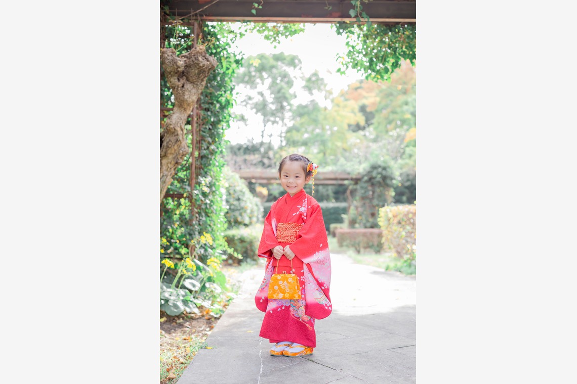 尾崎光が撮影した写真のアルバム「七五三フォト/3P」