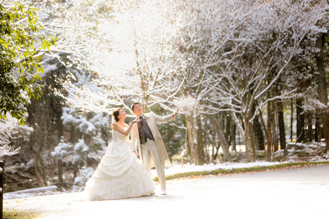 KIKIウェディングが撮影した写真のアルバム「白い雪での二人」