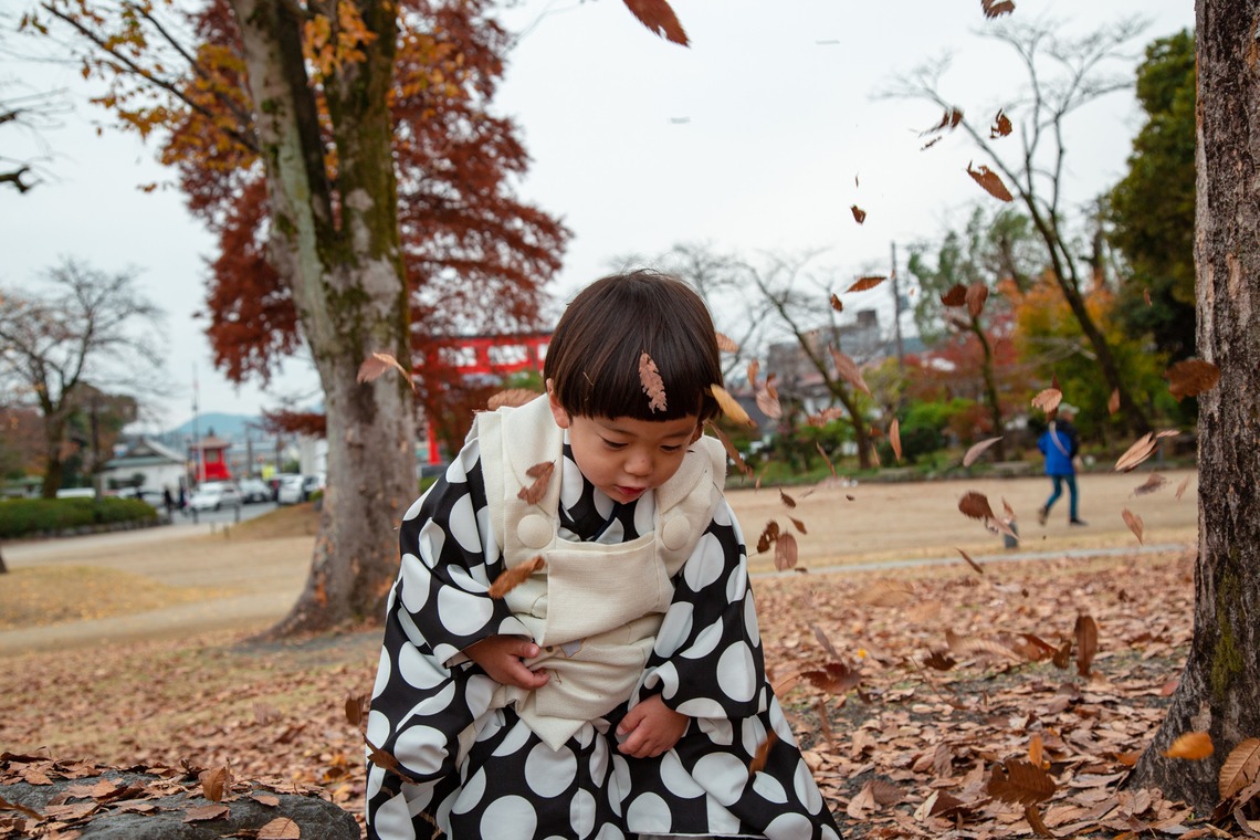 ゆのみふぉとが出張撮影した家族写真(キッズ,ベビーフォト)などが写った「七五三のお写真（人見知りの子供）」の家族写真
