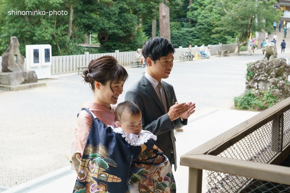 しのみんこフォトが出張撮影した家族写真(キッズ,ベビーフォト)などが写った「お宮参り」の家族写真