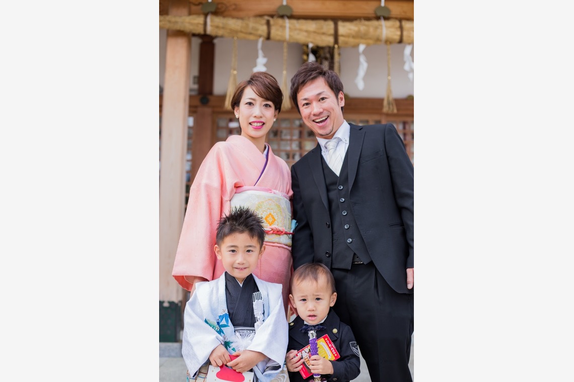 フォスタムが出張撮影した家族写真(キッズ,ベビーフォト)などが写った「5歳　七五三参り」の家族写真