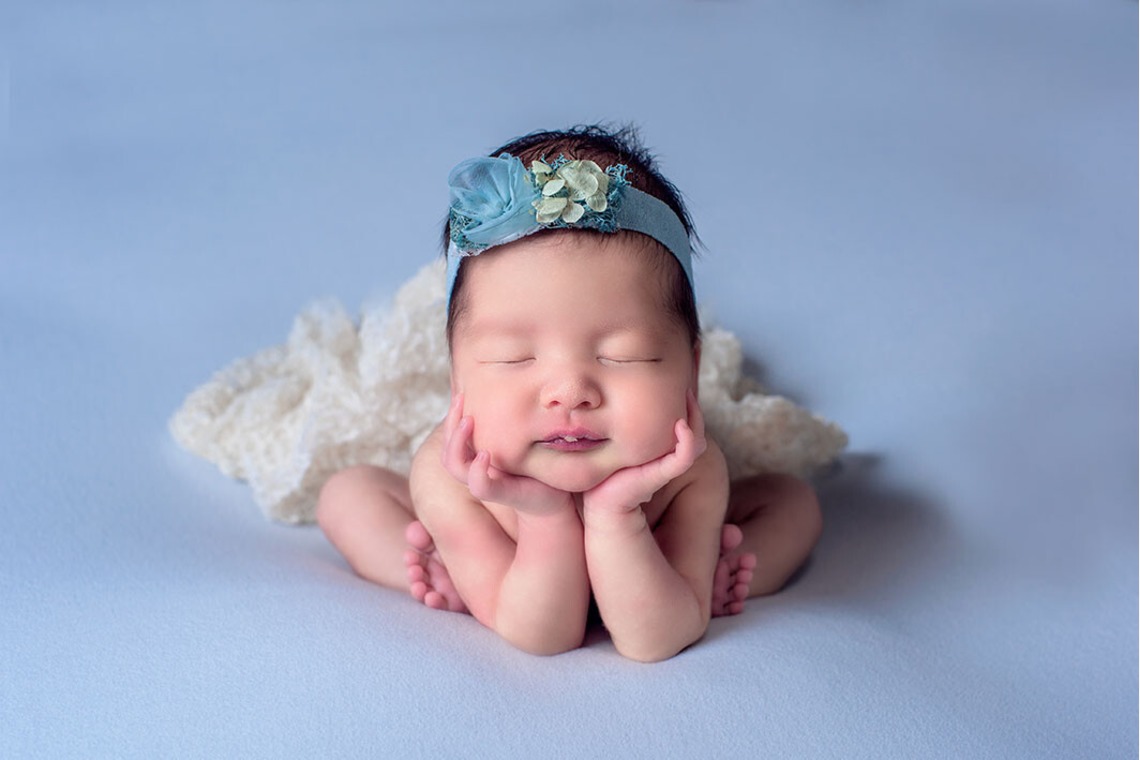 AXiS Photo Servise 藤井靖史が出張撮影した家族写真(キッズ,ベビーフォト)などが写った「ニューボーンフォト」の家族写真