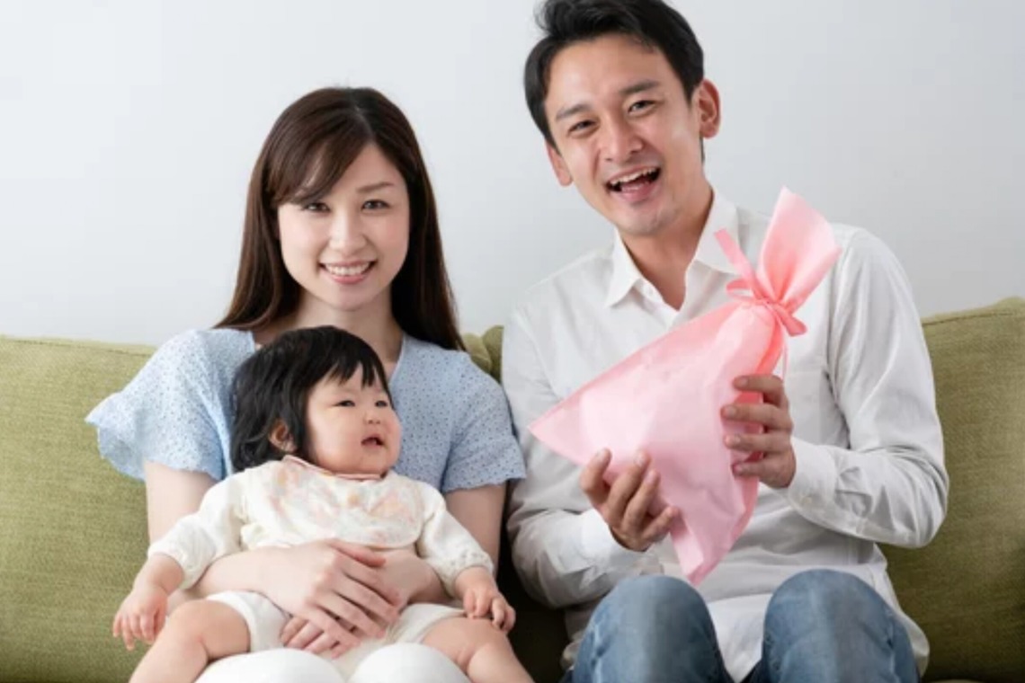 CREATIVE HOUSEが撮影した家族写真の出張撮影のアルバム「ハーフバースデー」