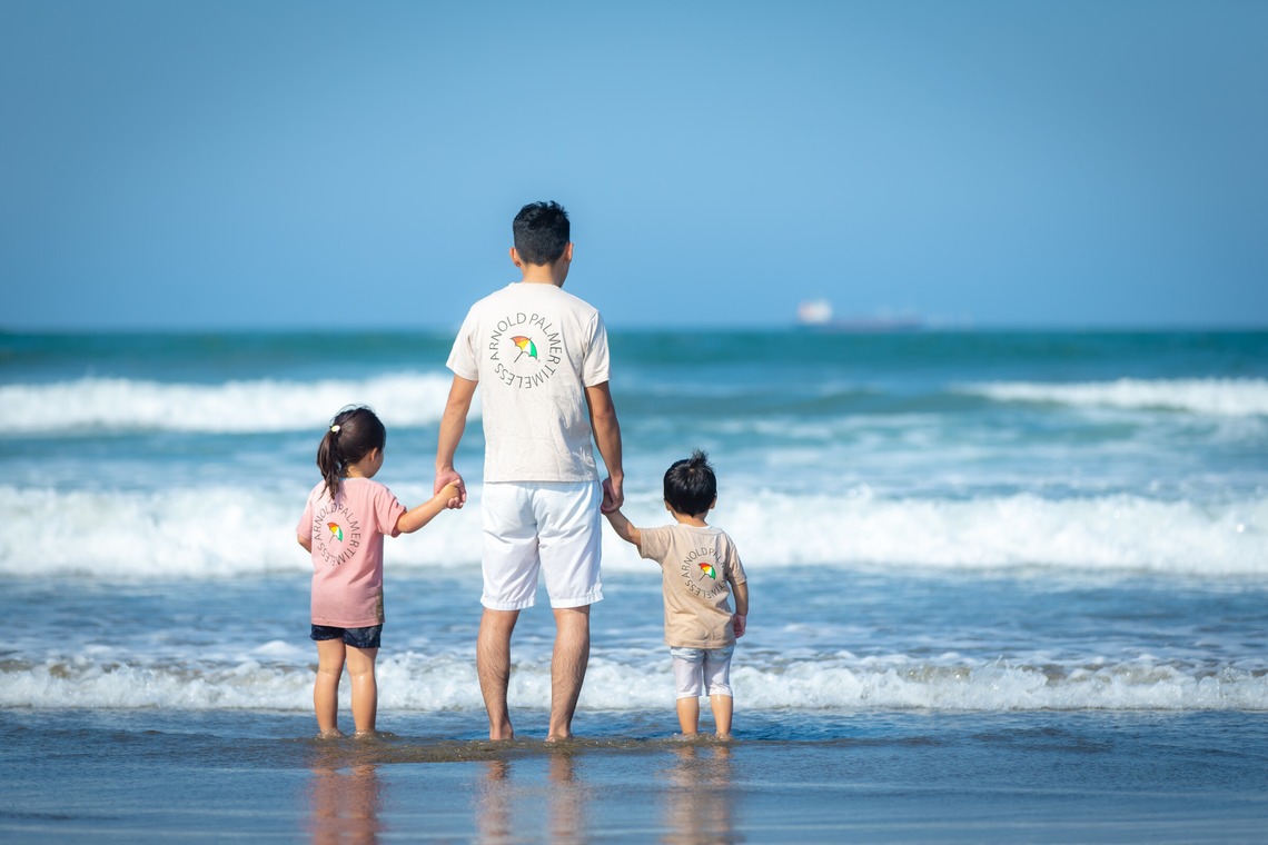 高橋 千尋が出張撮影した家族写真(キッズ,ベビーフォト)などが写った「海」の家族写真
