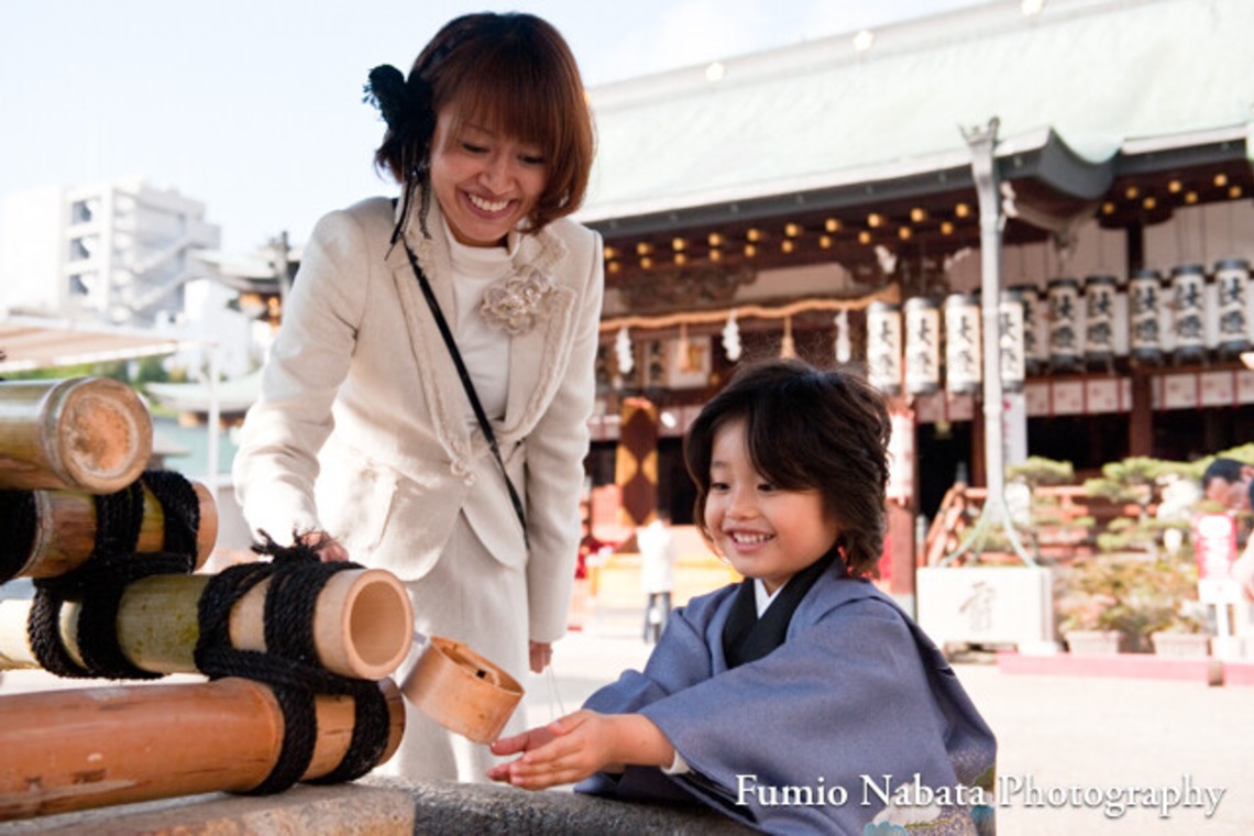 名畑文巨写真事務所が出張撮影した家族写真(キッズ,ベビーフォト)などが写った「出張撮影七五三・お宮詣り」の家族写真