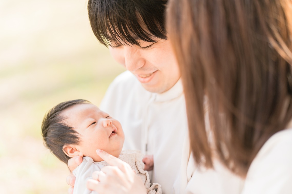 池田廉が出張撮影した家族写真(キッズ,ベビーフォト)などが写った「公園にて」の家族写真