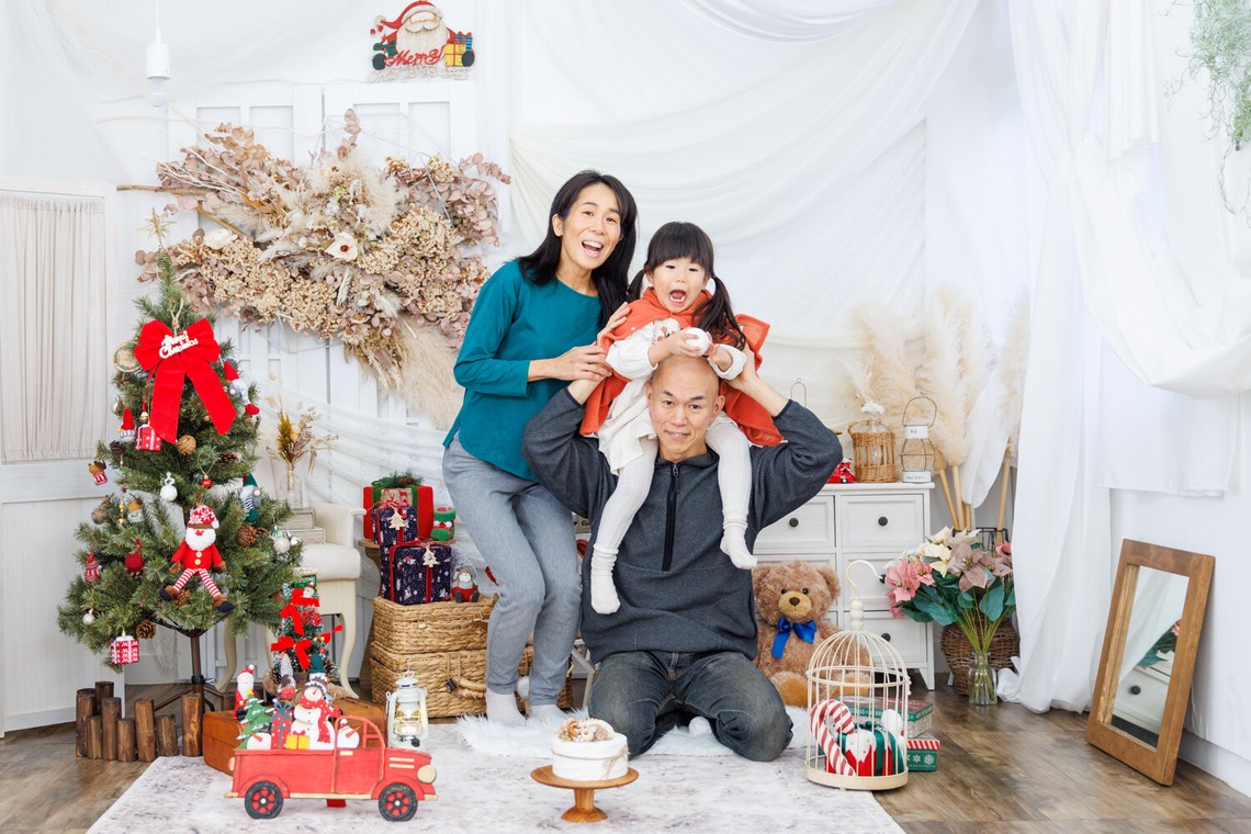 ちずカメラが出張撮影した家族写真(キッズ,ベビーフォト)などが写った「クリスマス」の家族写真