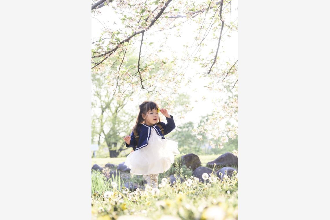 photoYoshitakeが出張撮影した家族写真(キッズ,ベビーフォト)などが写った「公園にて」の家族写真