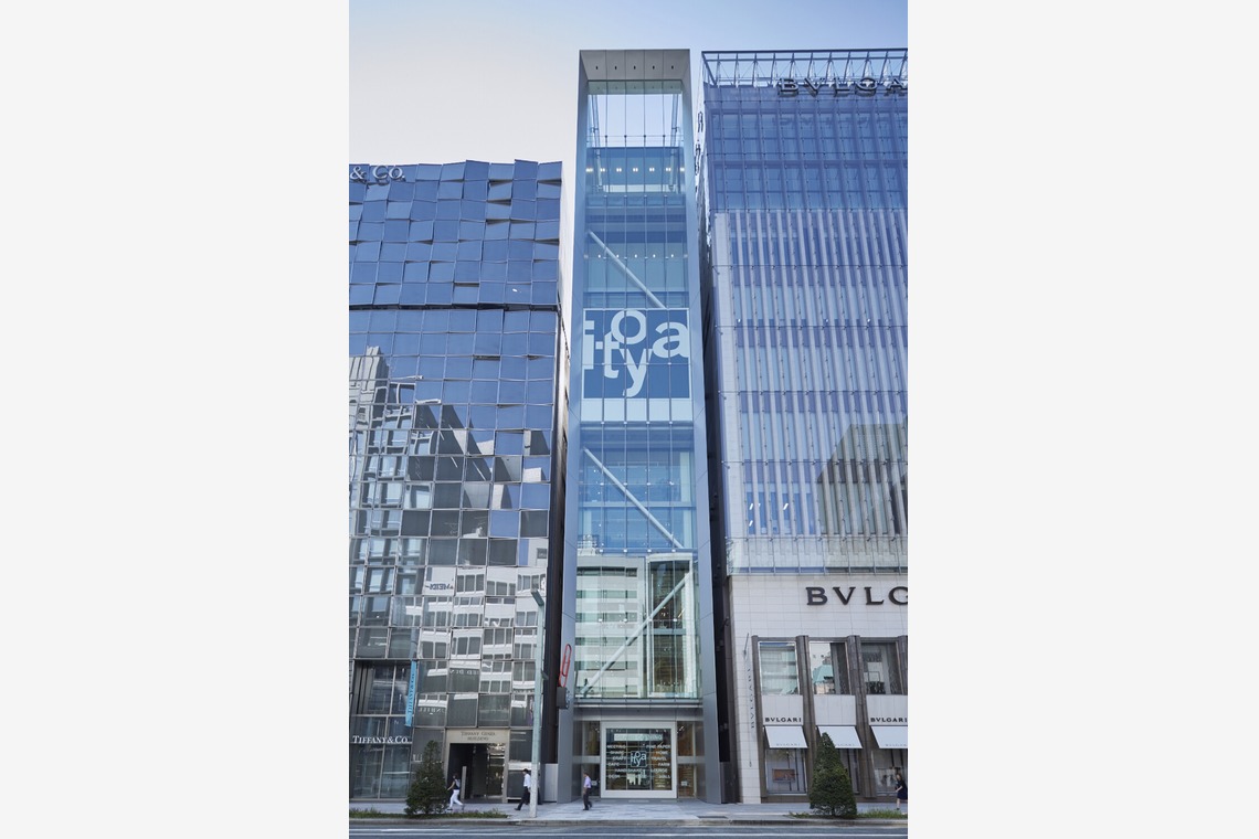 岩瀬泰治が撮影した写真のアルバム「オフィスビル外観」