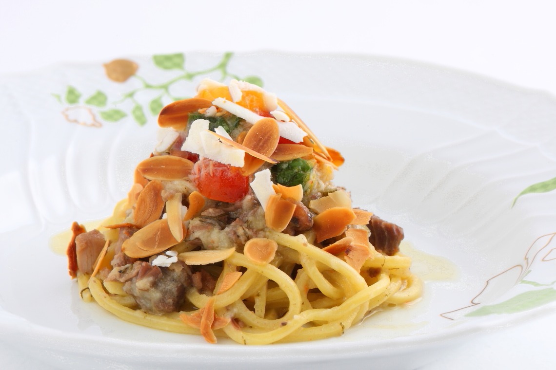 森安　照が撮影した写真のアルバム「レストラン・メニュー」