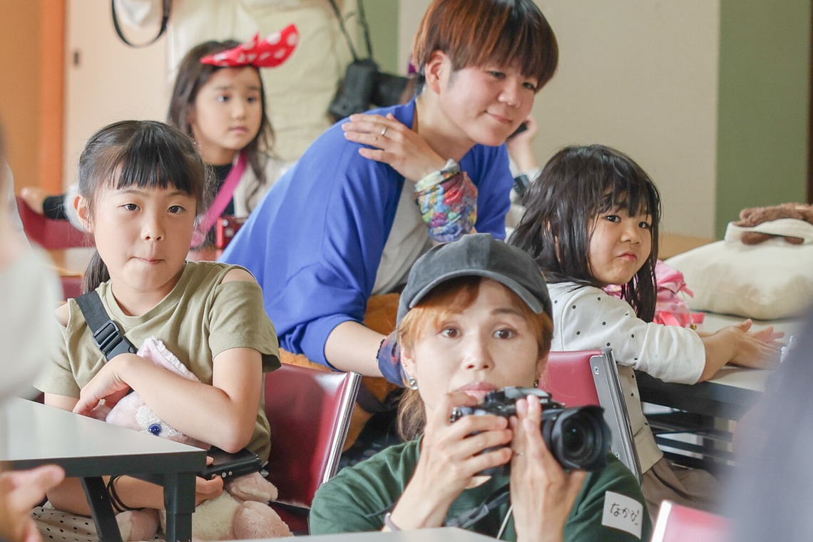 ちずカメラが撮影した「写真家　橘田龍馬さんの子供写真教室の様子」の写真