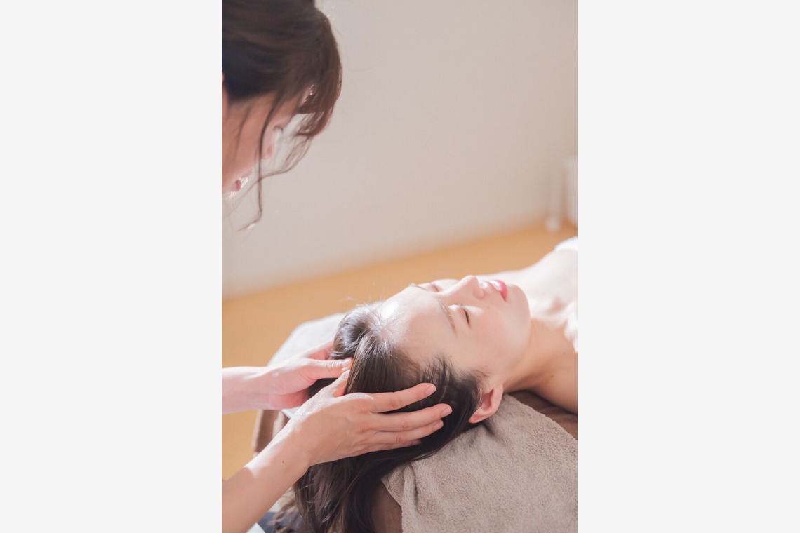 出張撮影 中村まみこが撮影した「プライベートサロン施術風景＠大垣」の写真