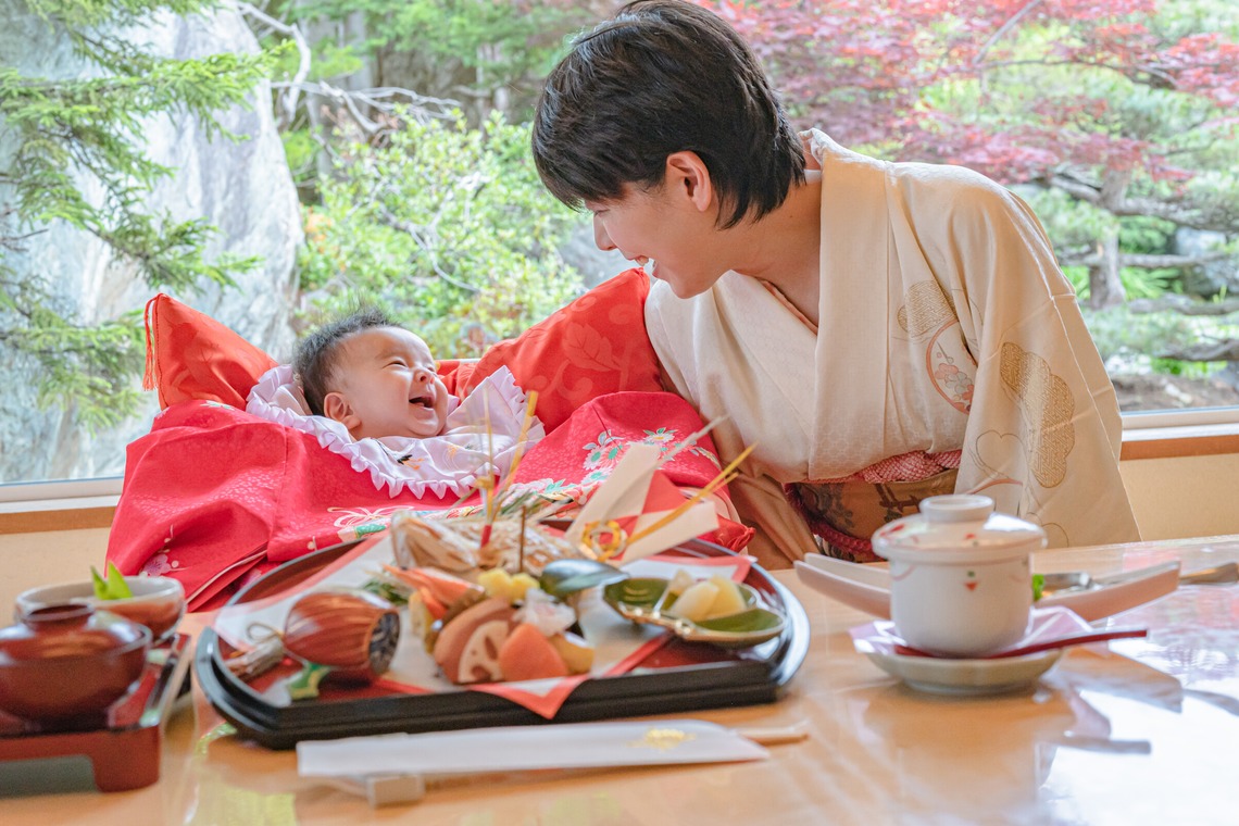 高木勇斗が撮影した「お食い初め」の写真