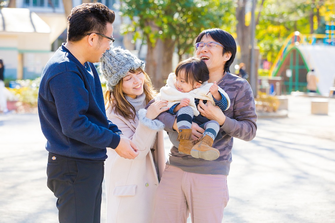 KIRAが撮影した写真のアルバム「友達の子供を新宿の公園で」