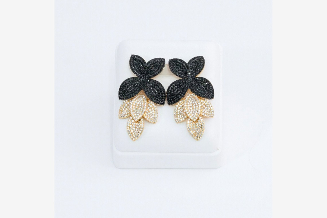 谷舞衣が撮影した写真のアルバム「アクセサリー撮影」