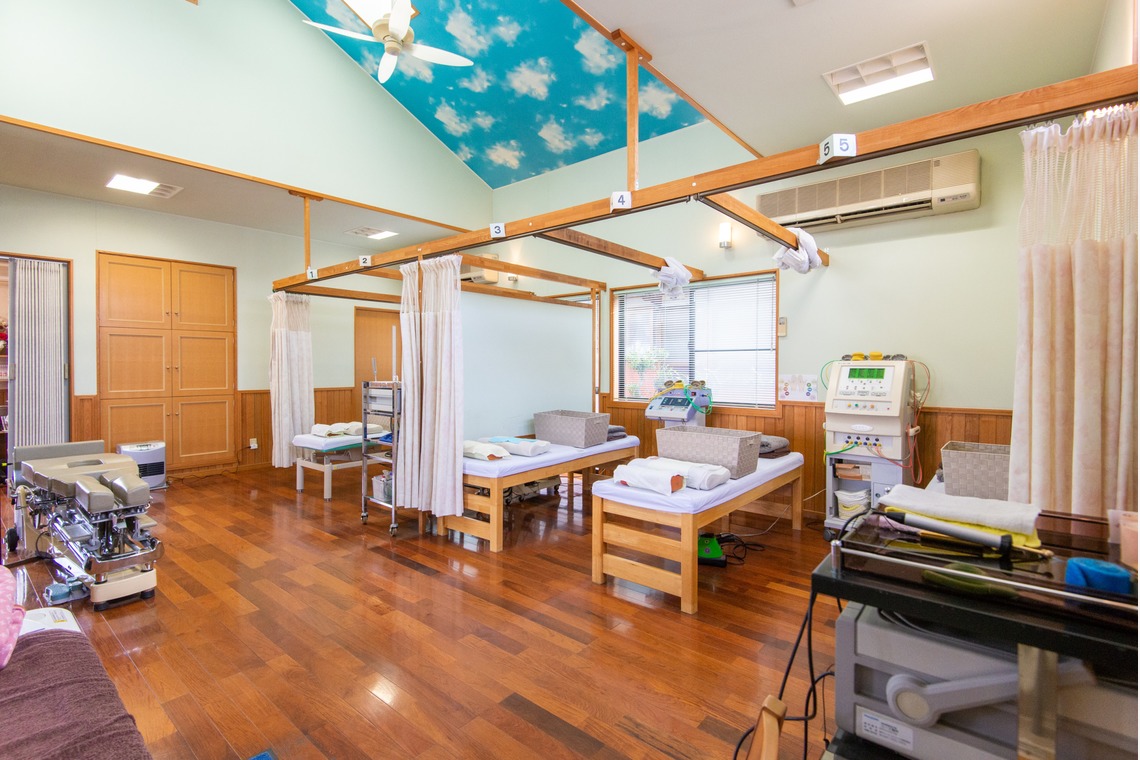 岩川芳信が撮影した写真のアルバム「ホテル・飲食店・マンション・内観外観」