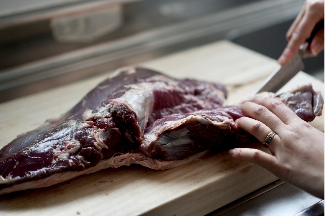 神部葵が撮影した「鹿猟師宣材写真、鹿肉料理撮影」の写真