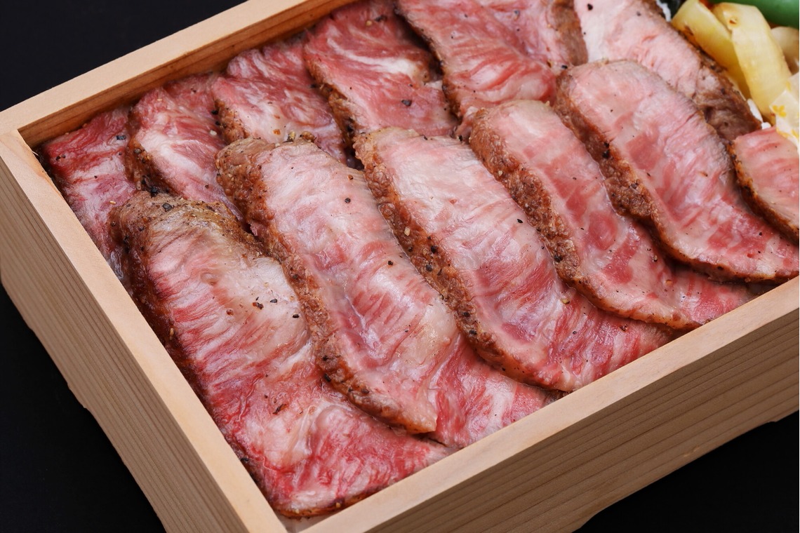 森安　照が撮影した「ステーキ」の写真