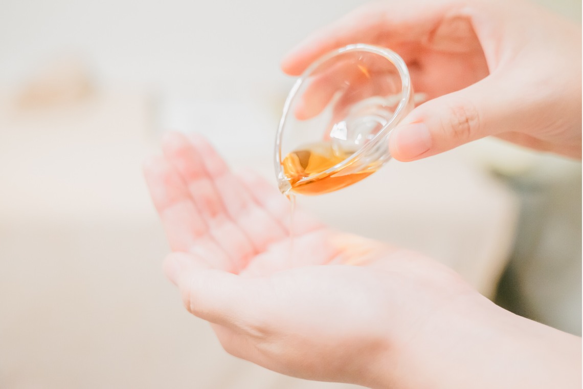 出張撮影 中村まみこが撮影した「プライベートサロン施術風景」の写真