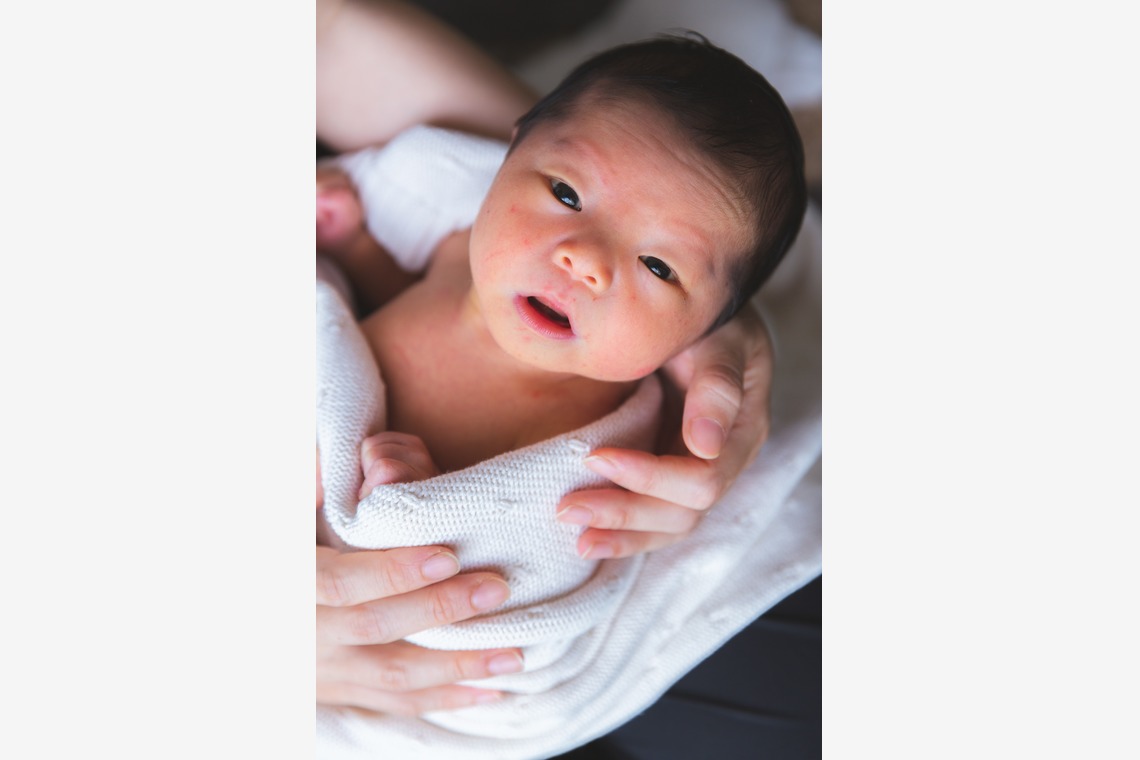 多田正子が撮影した「ニューボーンフォト」の写真