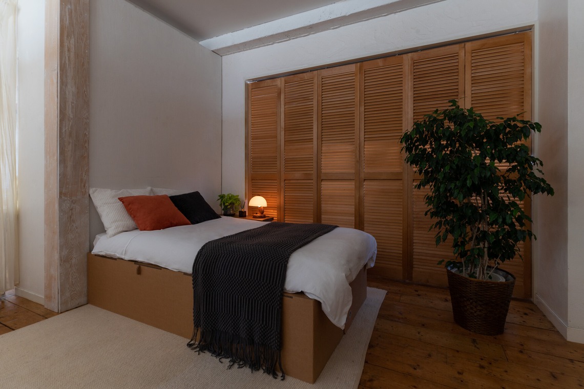 曽川拓哉が撮影した「ダンボールハウスの商品撮影」の写真