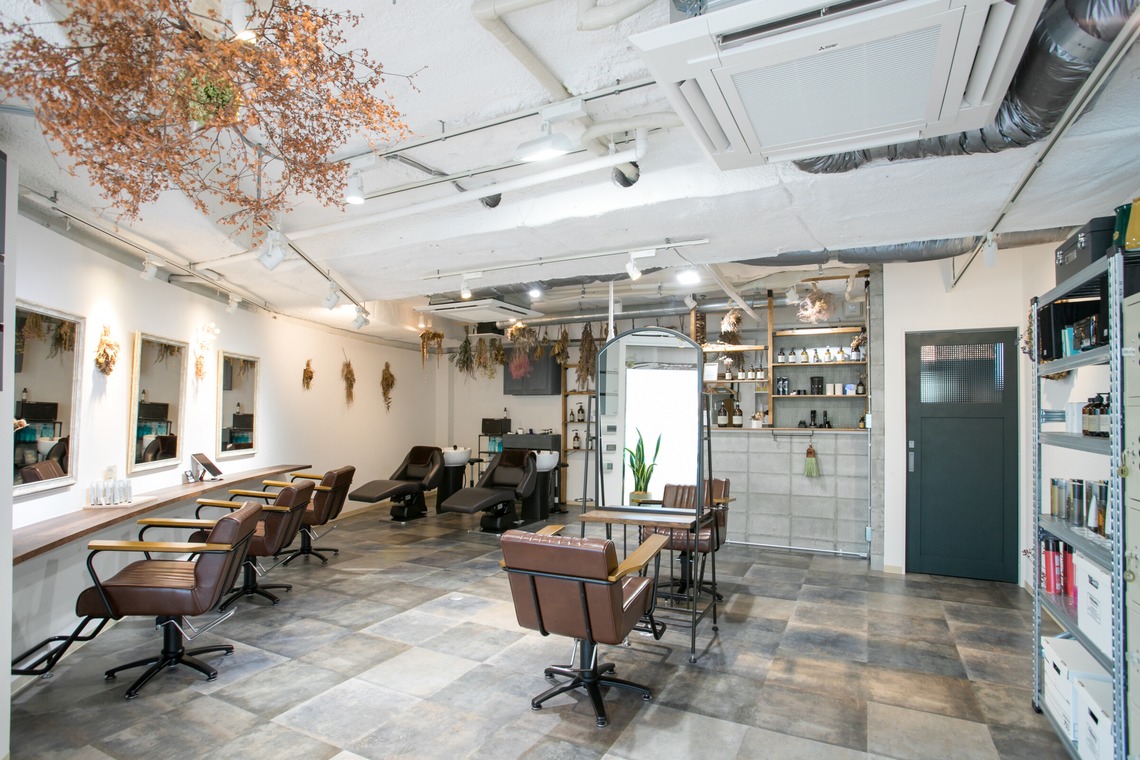 德永三千代が撮影した「ショップ・サロン」の写真