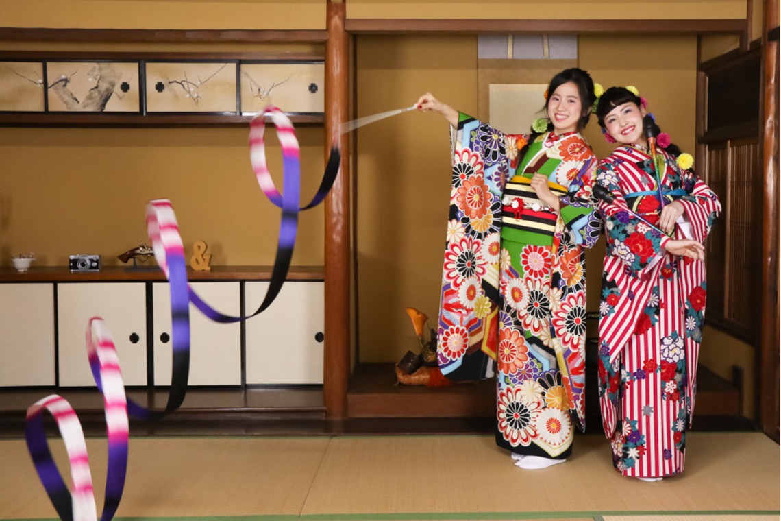 スマイルハンターが出張撮影した家族写真(キッズ,ベビーフォト)などが写った「成人式フォト」の家族写真