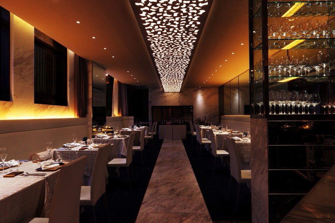 森安　照が撮影した「ホテル・レストラン（料理・ワイン・シャンパン・シェフ・ホールスタッフ・内観・イメージカット）」の写真