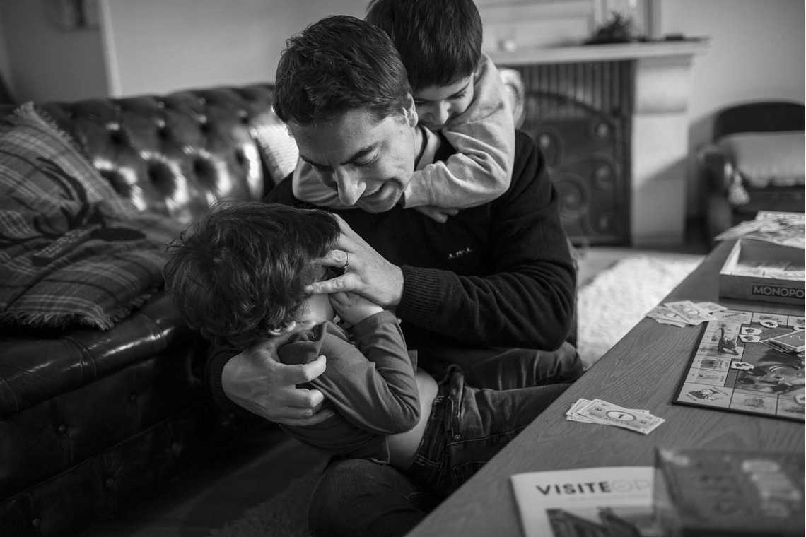 Petite Nao Photographyが出張撮影した家族写真(キッズ,ベビーフォト)などが写った「自宅でのドキュメンタリー形式の家族写真」の家族写真