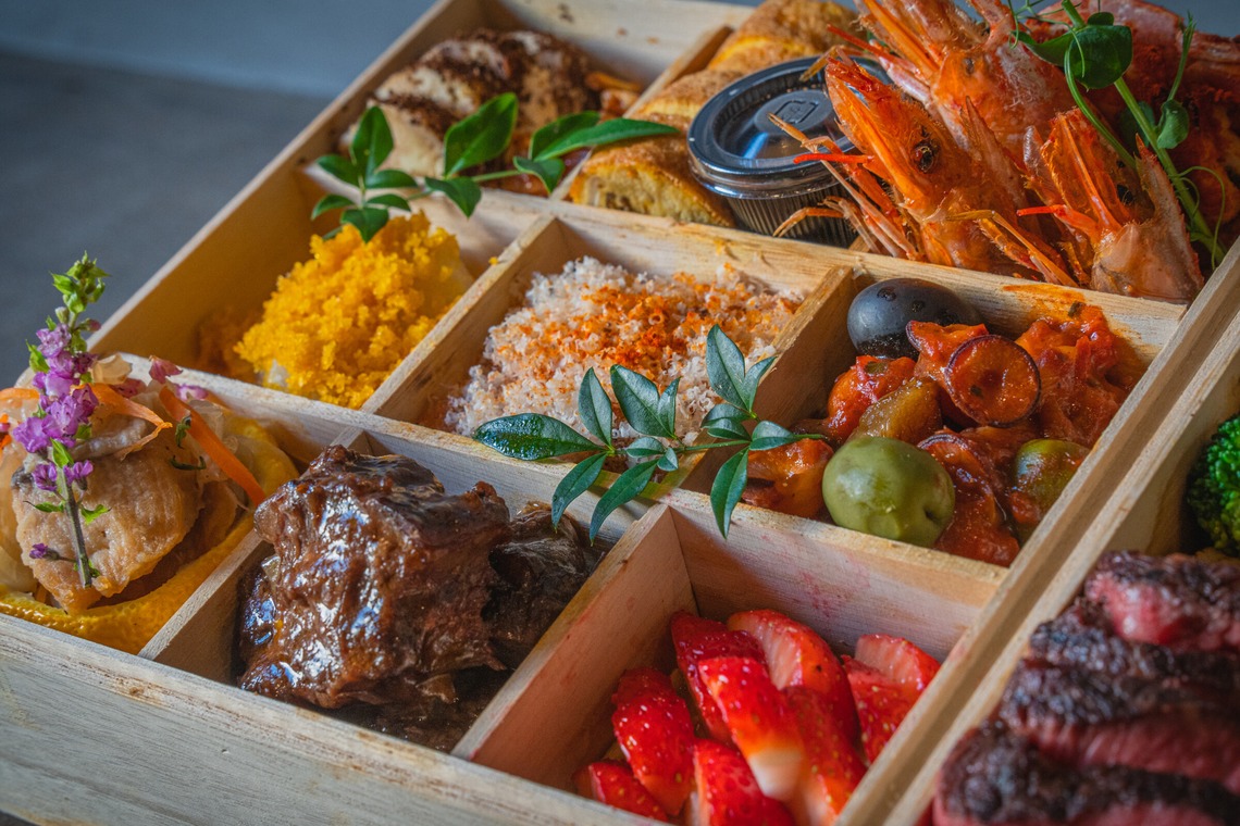 日下翔太郎が撮影した「飲食店のフード/ドリンク/内観/スタッフなどを全て含んだ設営」の写真